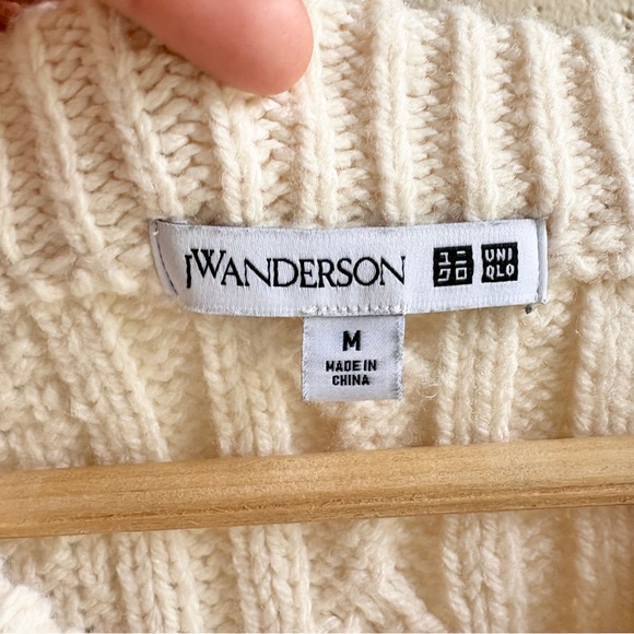 Uniqlo x JW Anderson Preppy Tenniscore V-Neck Cable-knit Sweater Sz Medium Ivory - Picture 3 of 9